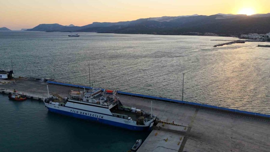 Filo Denizcilik’e Ait ‘beşparmak’ Feribotu Taşucu Limanı’nda Bekliyor
