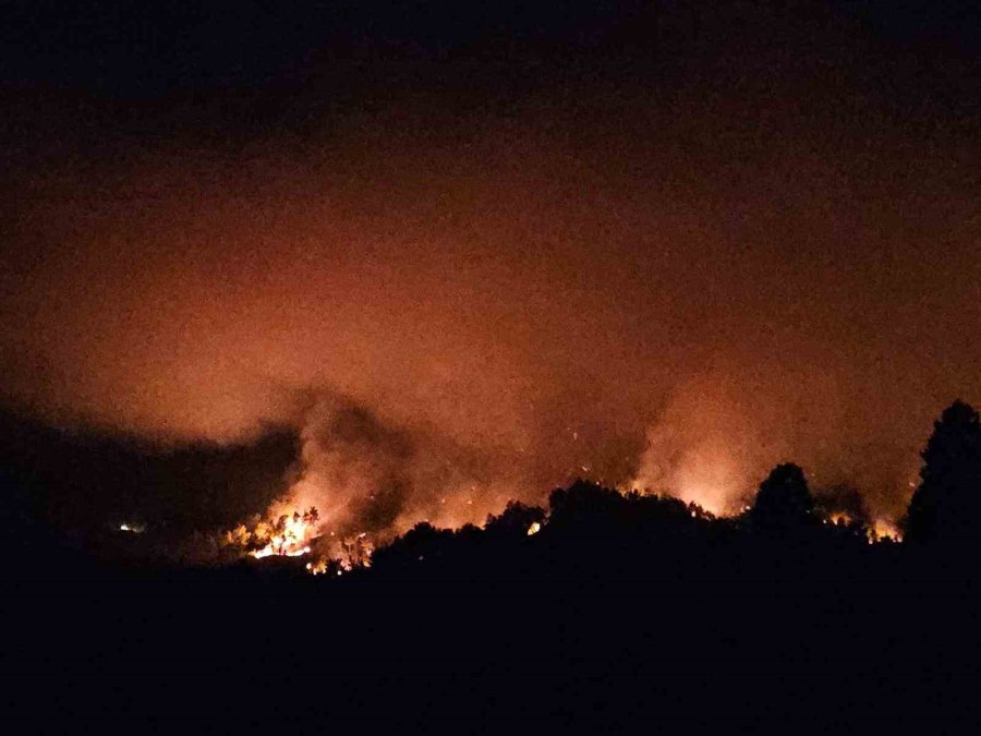 Antalya Serik’teki Yangının Enerjisi Düşürüldü