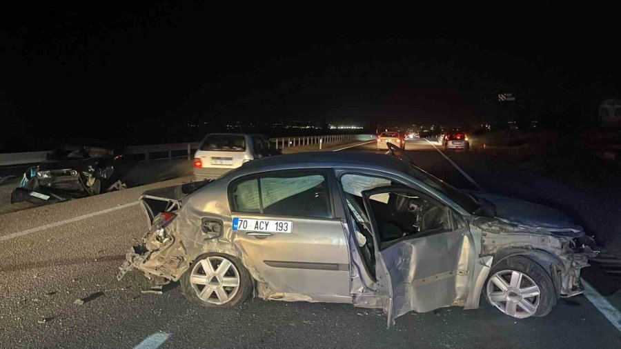 Karaman’da 2 Otomobil Çarpıştı: 3 Yaralı