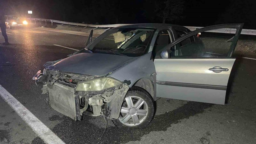 Karaman’da 2 Otomobil Çarpıştı: 3 Yaralı