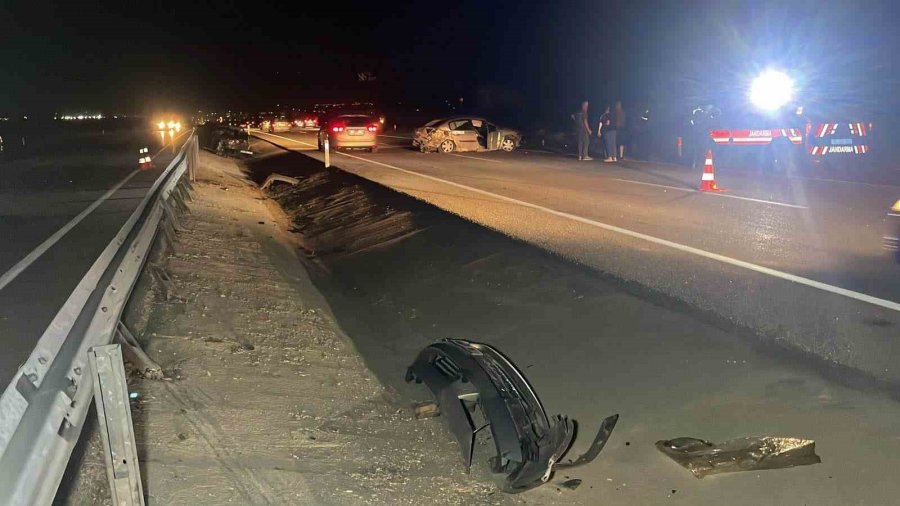 Karaman’da 2 Otomobil Çarpıştı: 3 Yaralı