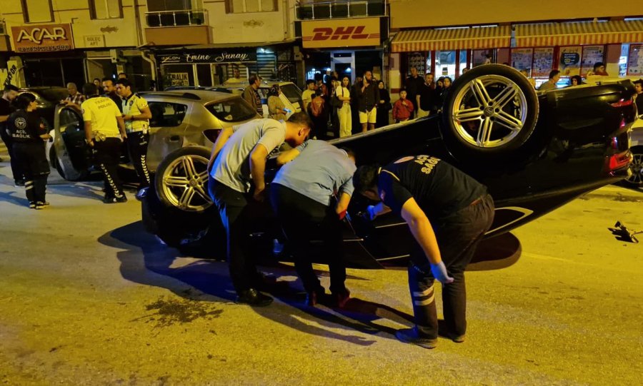 Karaman’da Park Halindeki Otomobile Çarpan Araç Ters Döndü: 1 Yaralı