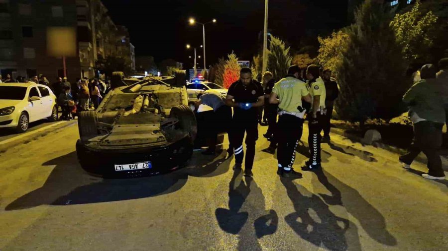 Karaman’da Park Halindeki Otomobile Çarpan Araç Ters Döndü: 1 Yaralı