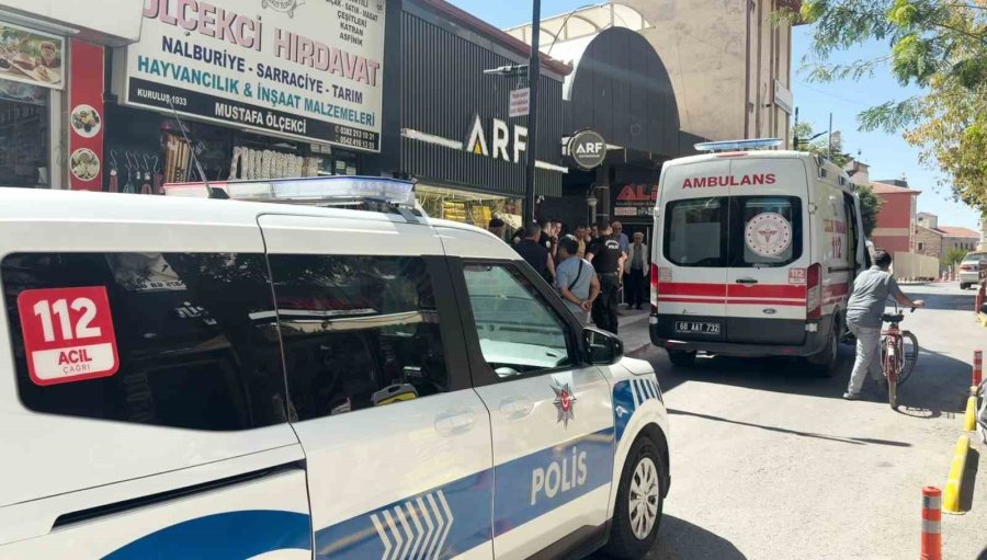 Hırdavatçıdan Aldığı Bıçakla Kendini Yaraladı