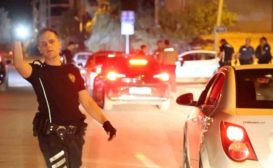 Polisin Uygulamasında Ruhsatsız Tabanca Ele Geçirildi