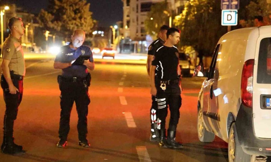 Polisin Uygulamasında Ruhsatsız Tabanca Ele Geçirildi