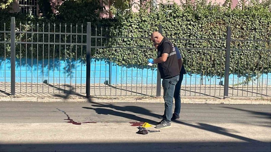 Karaman’da Çöp Kamyonundan Düşen 2 İşçi Yaralandı: Kaza Anı Kameraya Yansıdı