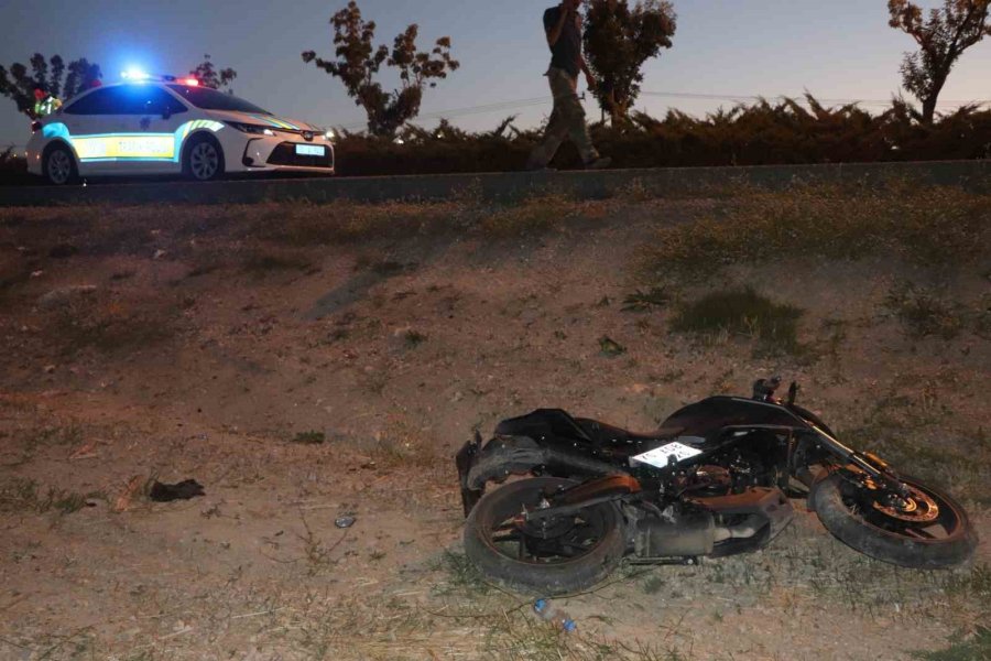 Karaman’da Motosiklet Şarampole Devrildi: 1 Yaralı