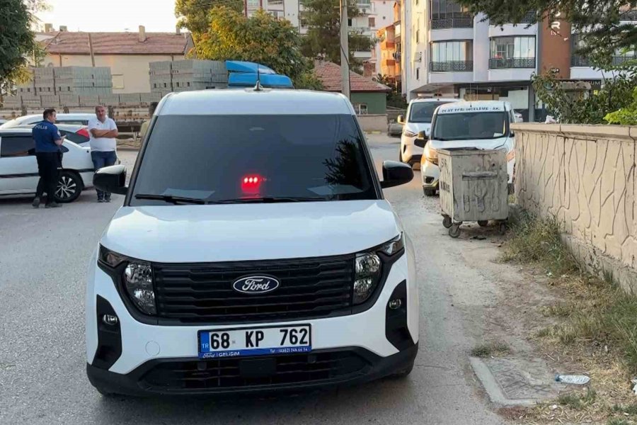 5. Kattan Düşen Genç Kız Ağır Yaralandı
