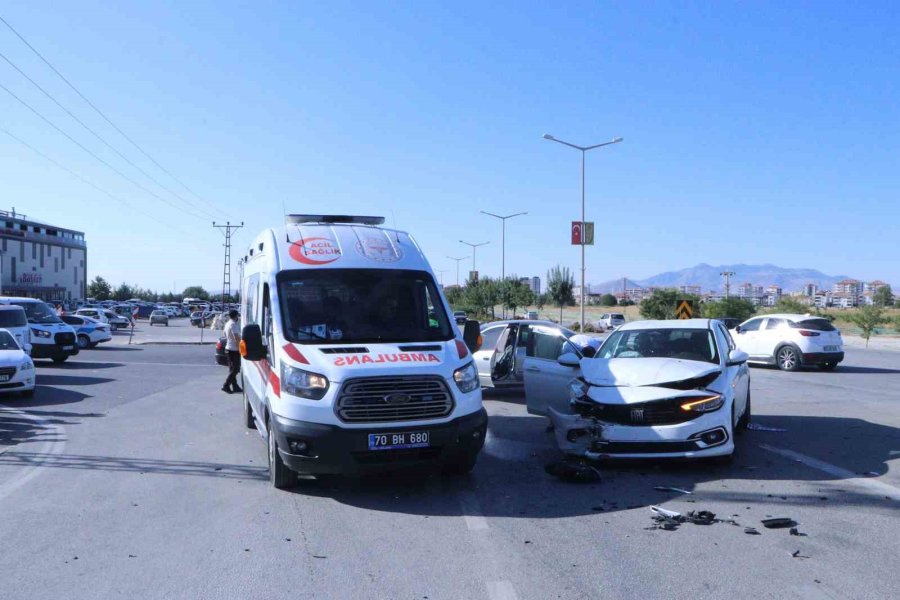 Karaman’da Otomobiller Çarpıştı: 6 Yaralı