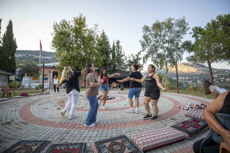 Mersin’de Anne Ve Çocuklar Doğayla İç İçe Kamp Yaptı