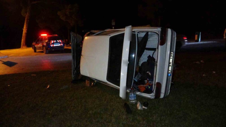 Refüj Bordürüne Çarpan Otomobil Takla Attı: 2 Yaralı