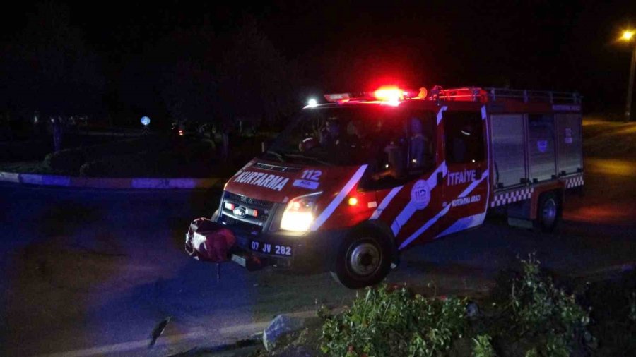Refüj Bordürüne Çarpan Otomobil Takla Attı: 2 Yaralı