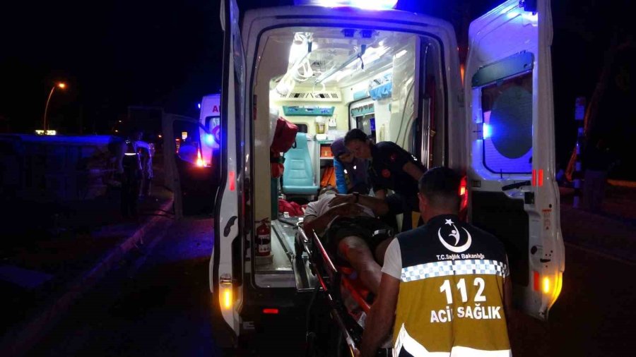 Refüj Bordürüne Çarpan Otomobil Takla Attı: 2 Yaralı