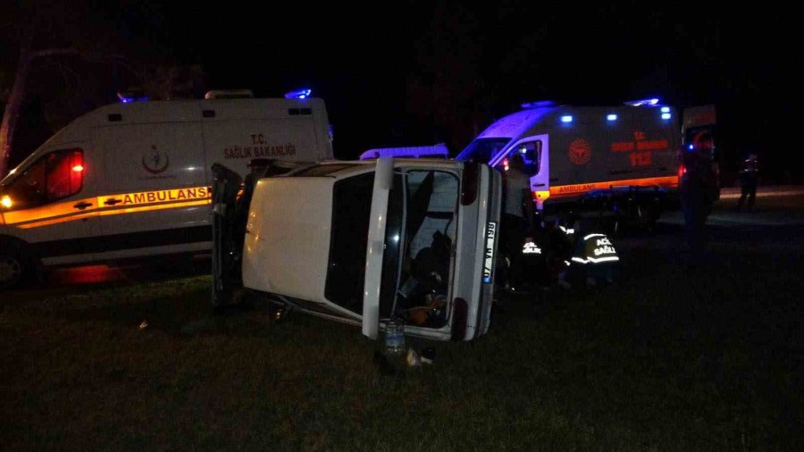 Refüj Bordürüne Çarpan Otomobil Takla Attı: 2 Yaralı
