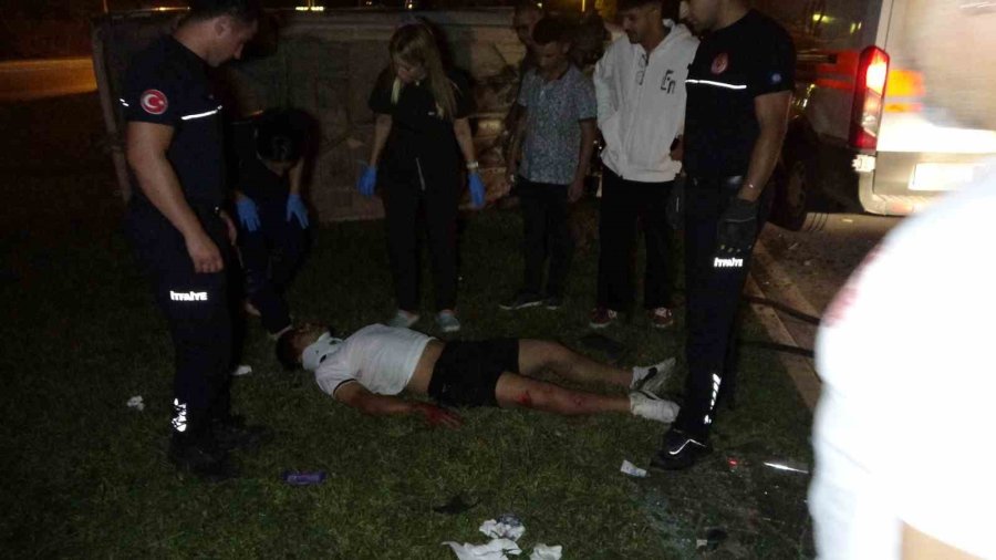 Refüj Bordürüne Çarpan Otomobil Takla Attı: 2 Yaralı