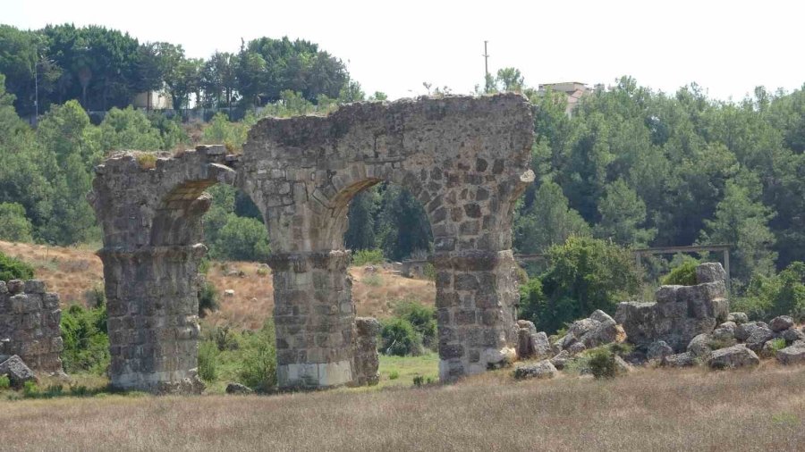 Tarihi Su Kemerleri Zamana Meydan Okuyamadı