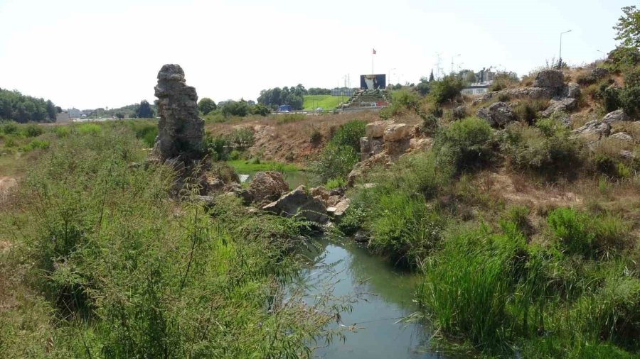 Tarihi Su Kemerleri Zamana Meydan Okuyamadı