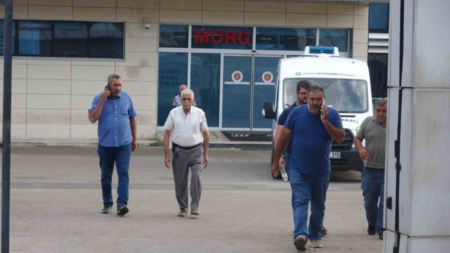 Antalya’da Öldürülen 3 Kişinin Cenazeleri Yakınlarına Teslim Edildi