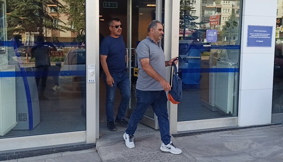 Telefon Dolandırıcılarından Son Anda Kurtuldu