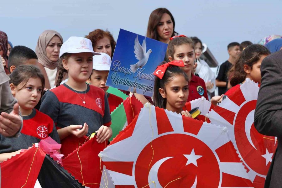 Yüzlerce Uçurtma Filistinli Çocuklar İçin Uçuruldu