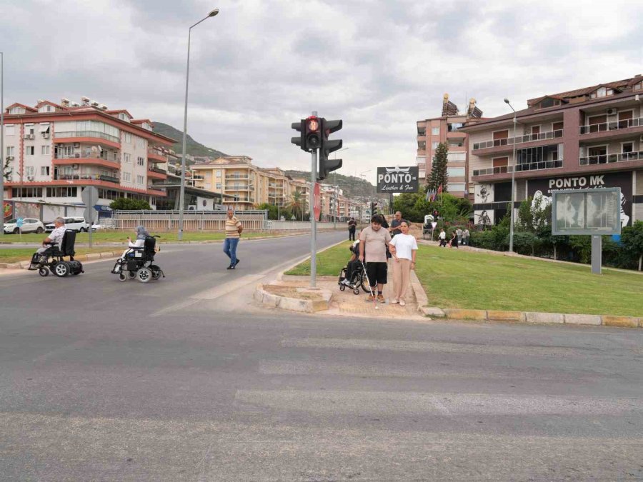 Alanya Çevreyolu’nda Engelsiz Yaya Dönemi: 310 Noktadaki Erişim Engeli Kaldırıldı