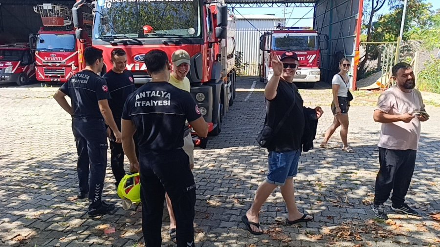 Alman İtfaiyeci, Türk Meslektaşlarının Yanına Uğramadan Ülkesine Dönmüyor