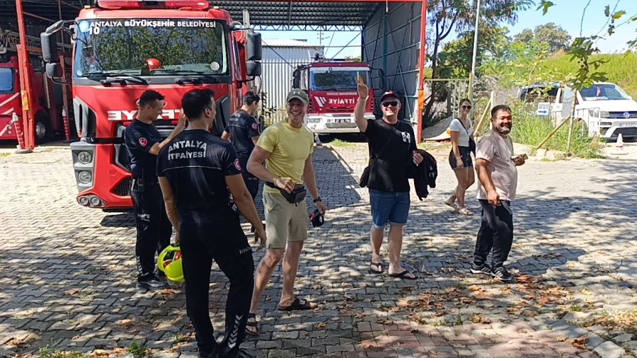 Alman İtfaiyeci, Türk Meslektaşlarının Yanına Uğramadan Ülkesine Dönmüyor