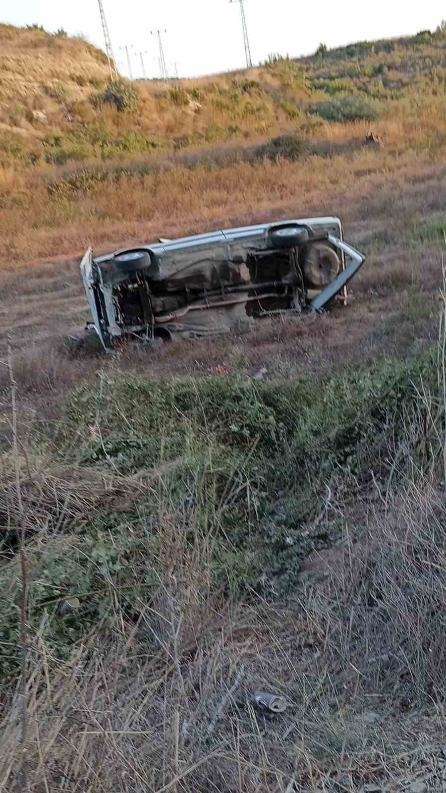 Antalya’da Şarampole Yuvarlanan Aracın Sürücüsü Yaralandı