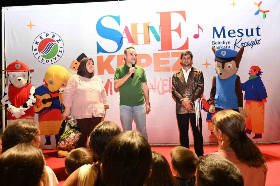 Sahne Kepez Zeytinlik’te Çocukların Yüzünü Güldürdü