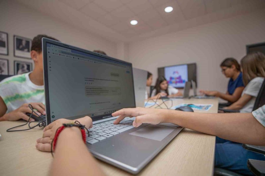 Mersin’de Çocuklar Yapay Zekayla Geleceği Tasarlıyor