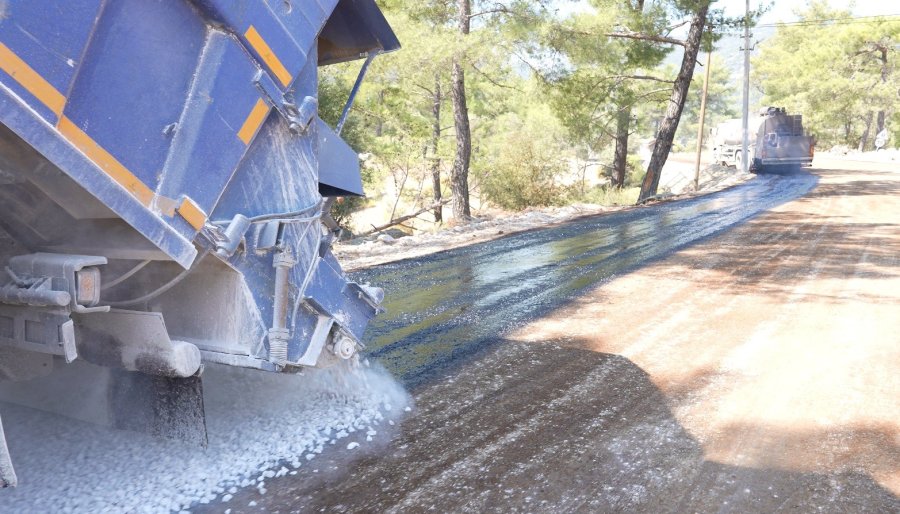 Kaş’ın Üç Mahallesini Bağlayan 16 Kilometrelik Yol Asfaltlanıyor