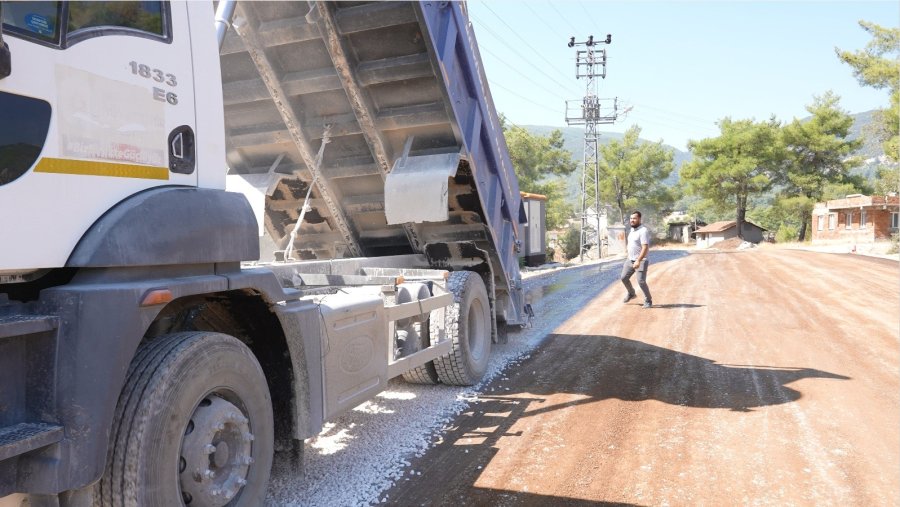 Kaş’ın Üç Mahallesini Bağlayan 16 Kilometrelik Yol Asfaltlanıyor