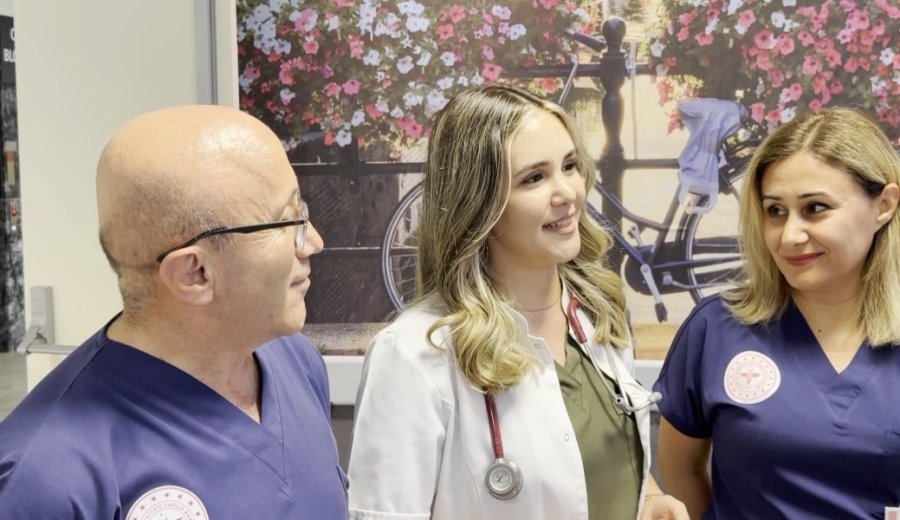 Anne Ve Babasının Görev Yaptığı Hastanede Doktor Oldu: "evde Prensesimiz, Hastanede Doktor Hanım"