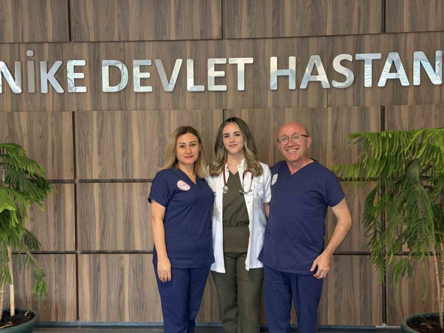Anne Ve Babasının Görev Yaptığı Hastanede Doktor Oldu: "evde Prensesimiz, Hastanede Doktor Hanım"