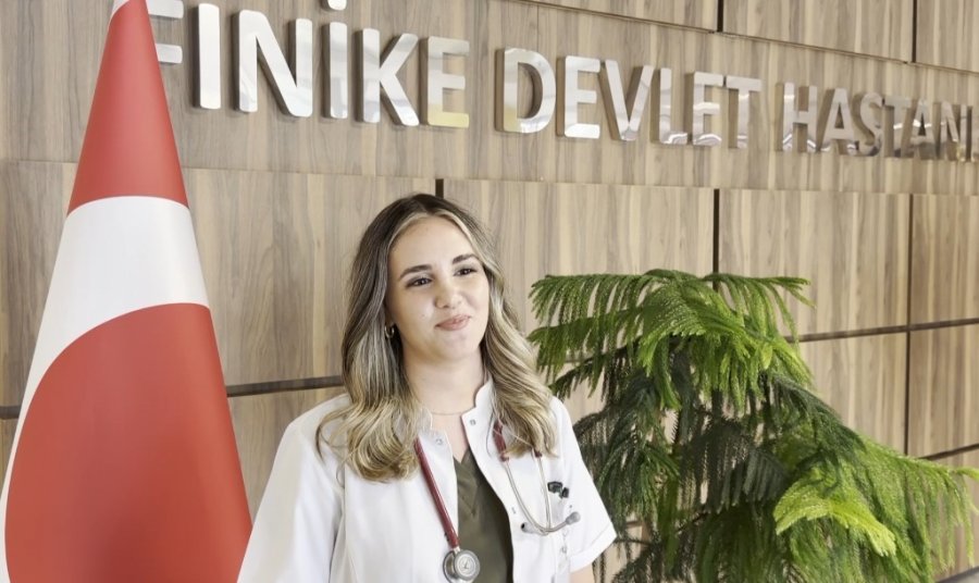 Anne Ve Babasının Görev Yaptığı Hastanede Doktor Oldu: "evde Prensesimiz, Hastanede Doktor Hanım"