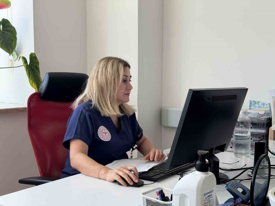 Anne Ve Babasının Görev Yaptığı Hastanede Doktor Oldu: "evde Prensesimiz, Hastanede Doktor Hanım"