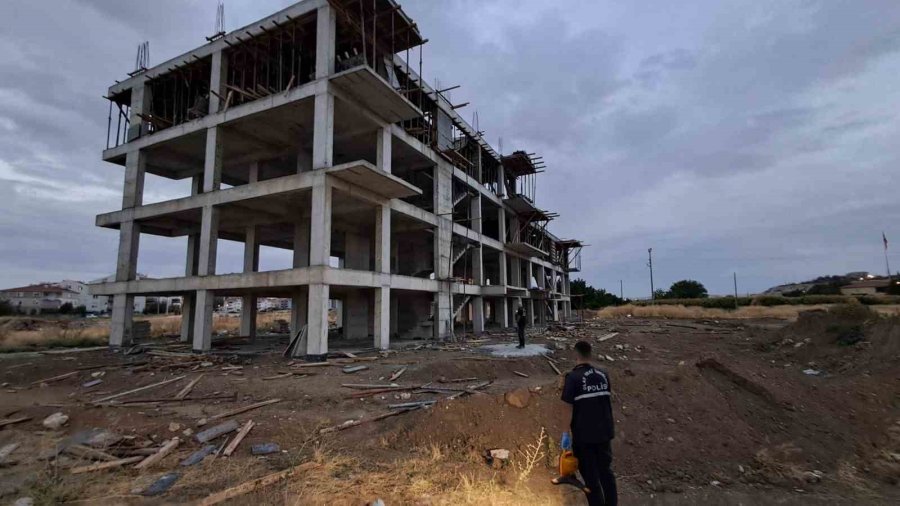 Karaman’da 4. Kattan Düşen Kalıp Ustası Ağır Yaralandı