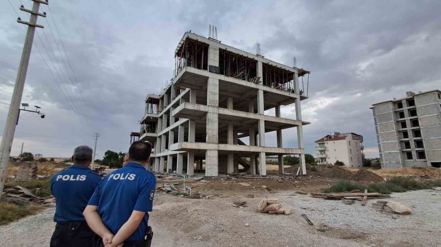 Karaman’da 4. Kattan Düşen Kalıp Ustası Ağır Yaralandı