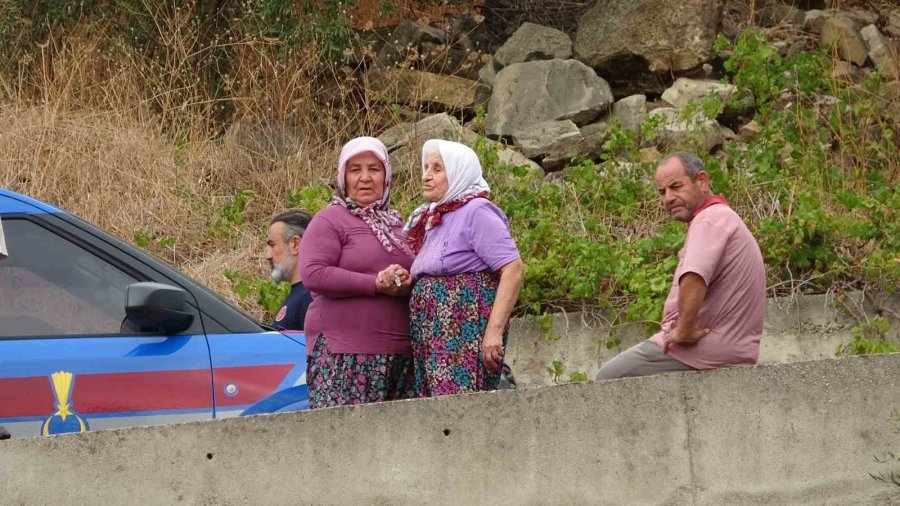 Devrilen Traktörün Altında Kalan Edebiyat Öğretmeni Hayatını Kaybetti
