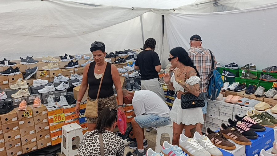 Manavgat Semt Pazarına Turist Akını Esnafın Yüzünü Güldürdü