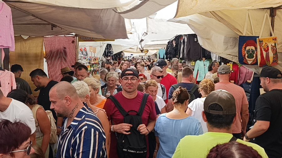 Manavgat Semt Pazarına Turist Akını Esnafın Yüzünü Güldürdü