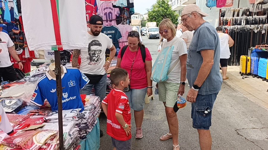 Manavgat Semt Pazarına Turist Akını Esnafın Yüzünü Güldürdü