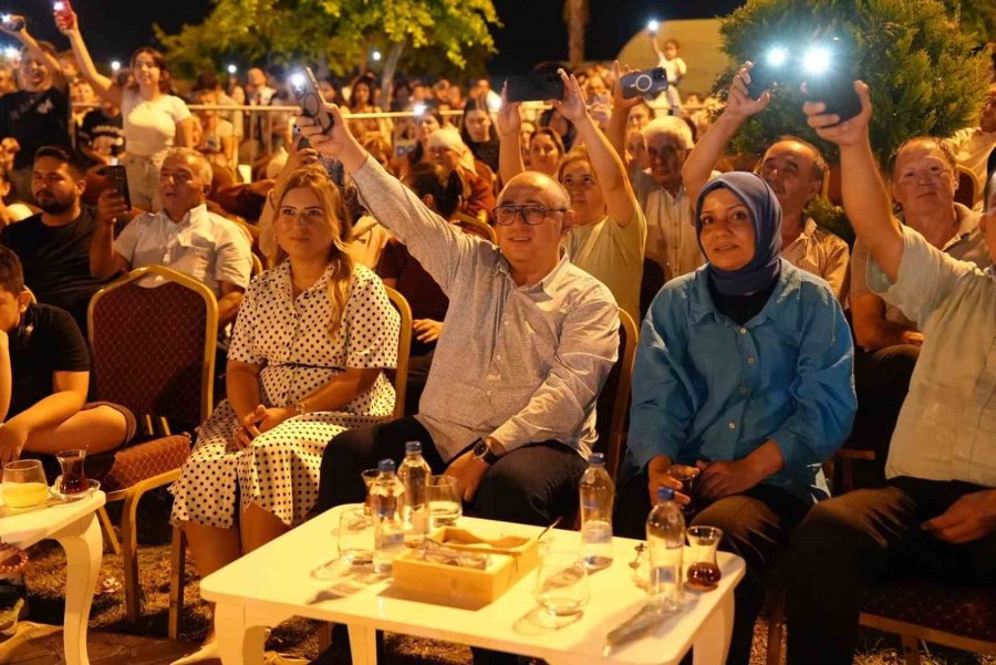 Erdemli Belediyesi Erdemlilileri Sinan Akçıl’la Buluşturdu