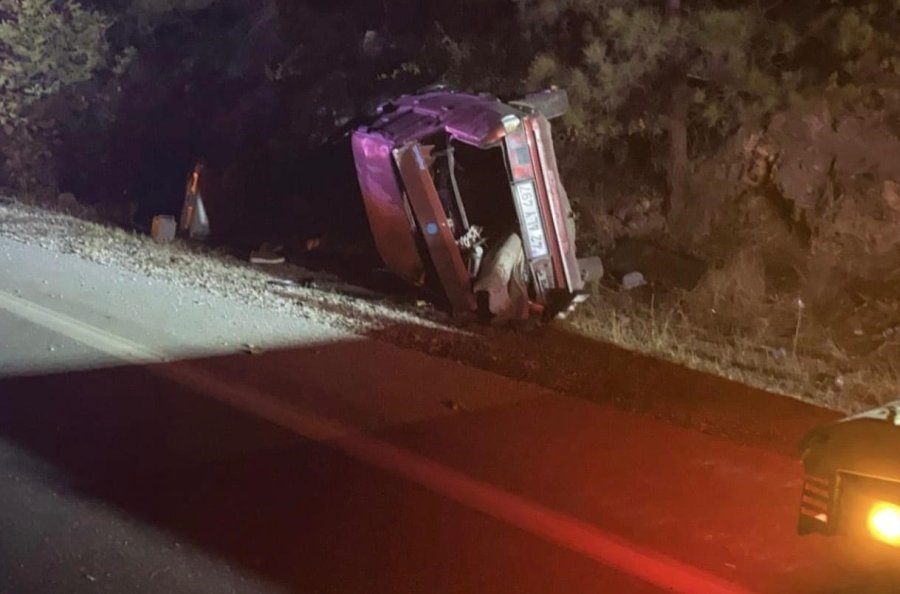 Antalya’da İki Ayrı Trafik Kazasında 2 Kişi Yaralandı