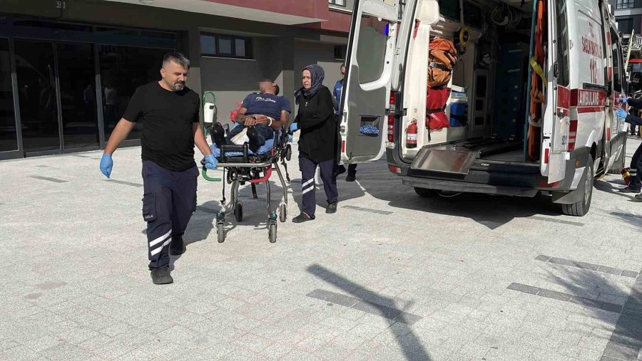 Alkollü Olarak İntihara Teşebbüs Eden Şahıs Sızınca 10. Kattan İtfaiye Merdiveniyle İndirildi
