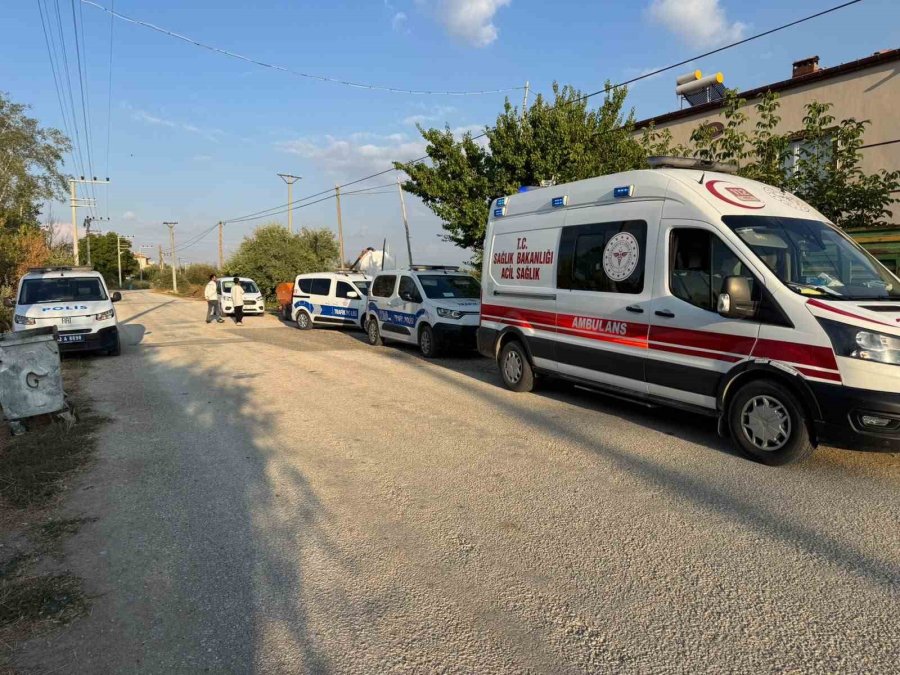 Traktörün Altında Kalan 4 Yaşındaki Çocuk Hayatını Kaybetti