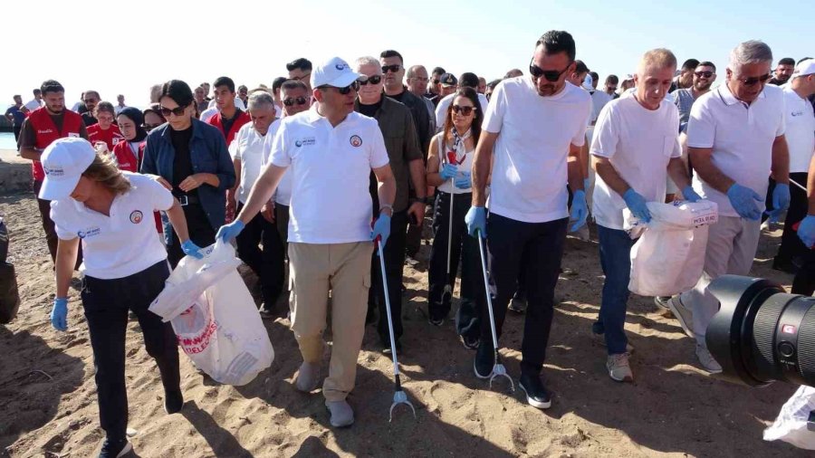 Validen Kum Hırsızlığına Karşı Boğaz Sahili’ne Kameralı Takip Talimatı