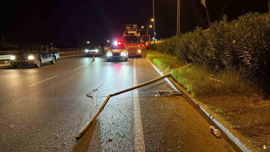 Antalya’da Panelvan Kontrolden Çıktı: 1 Yaralı