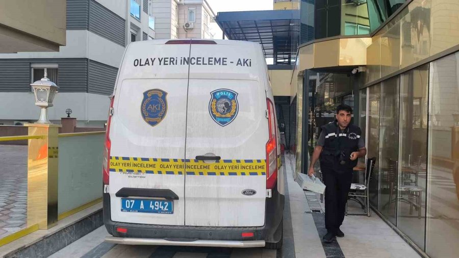 Rus Uyruklu Turist Konakladığı Otelin Koridorunda Ölü Bulundu